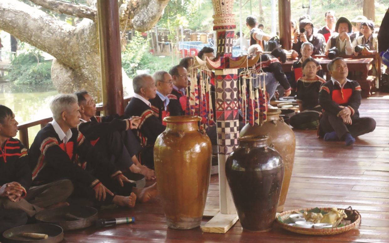 Phong Tục Nối Dây (Juê nuê) Của Người Ê Đê: Nét Đặc Trưng Trong Văn Hóa Mẫu Hệ 2024